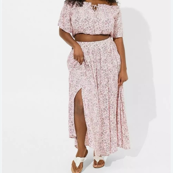torrid Dresses & Skirts - Torrid Pink and White 2 piece Skirt Set for all occasions